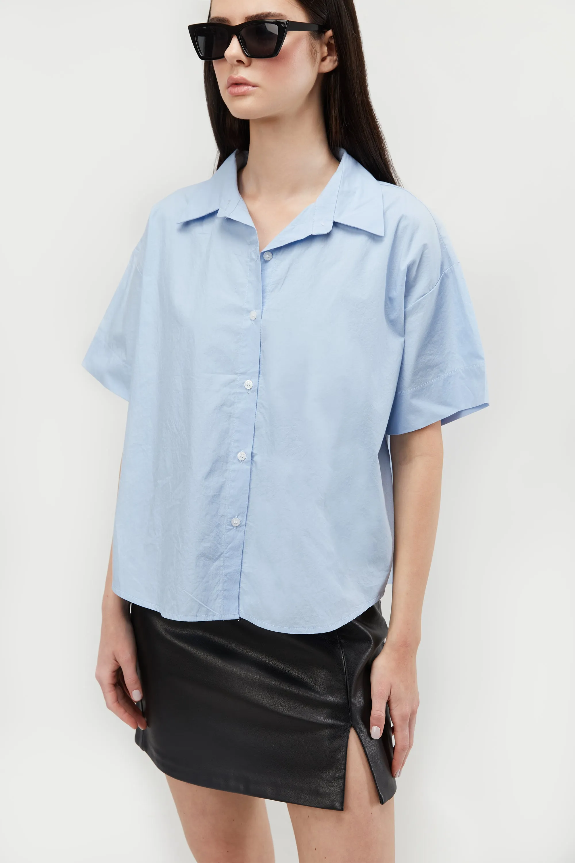 CROPPED SHORT SLEEVE BUTTON UP