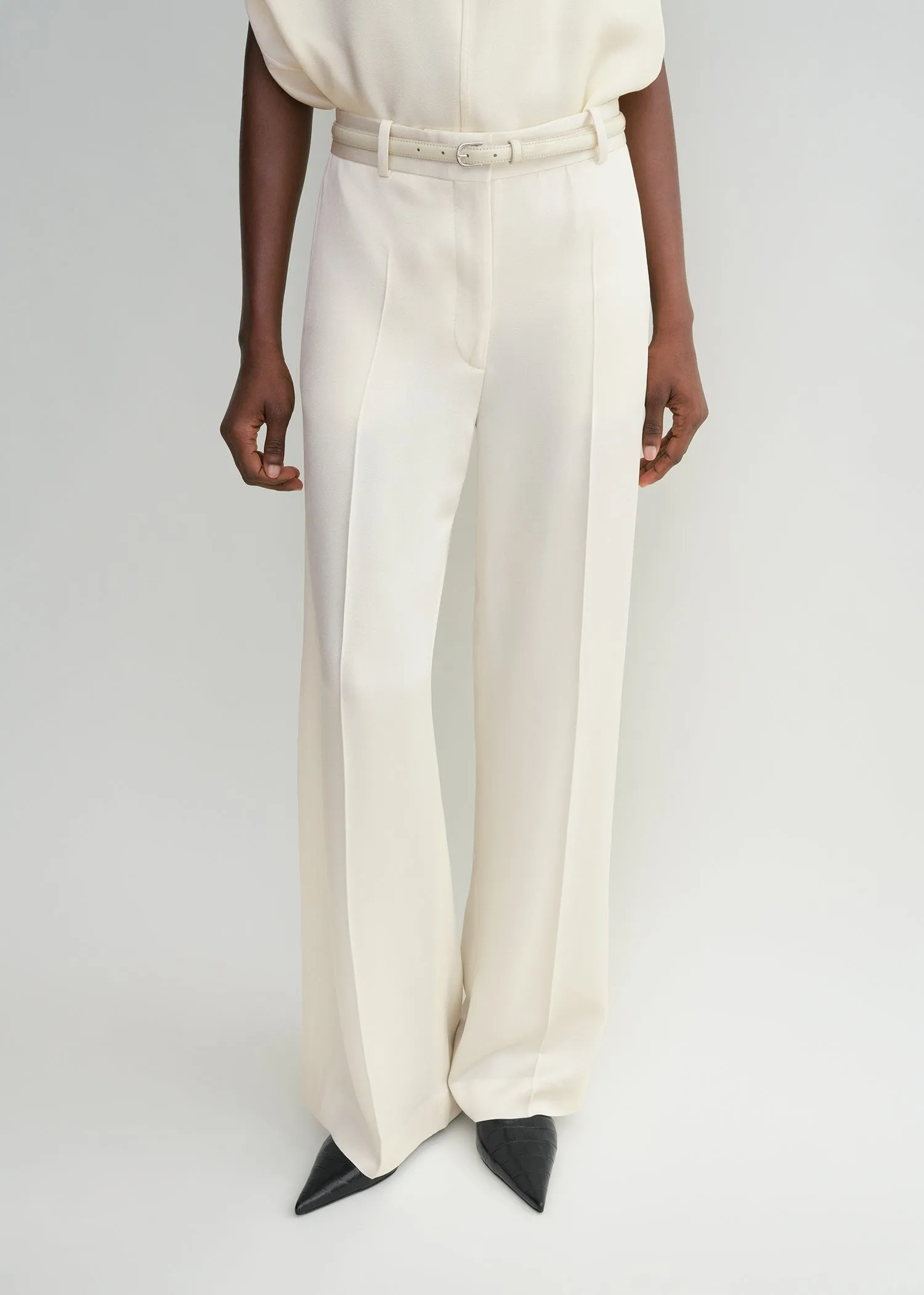 Cuff-slit trousers macadamia