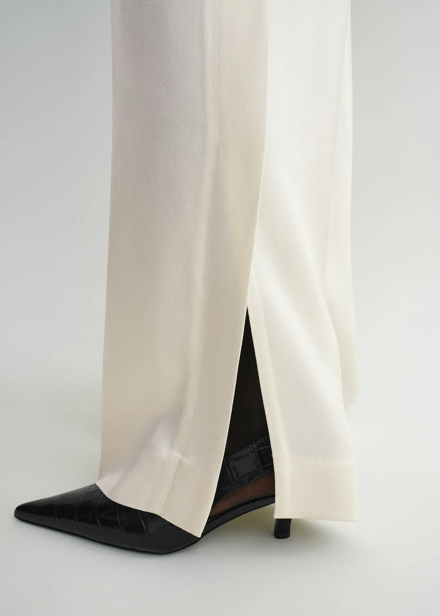 Cuff-slit trousers macadamia