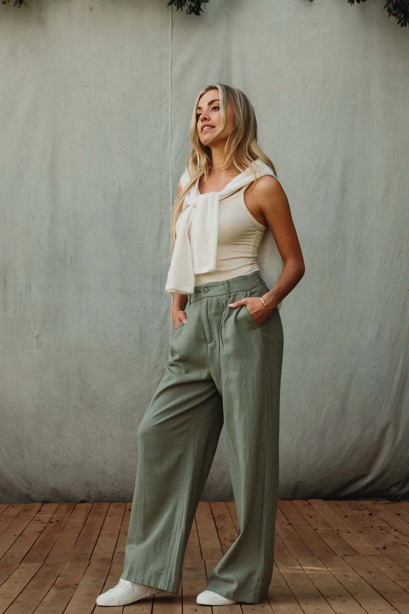 PLEATED WIDE LEG TROUSER - SAGE LEAF